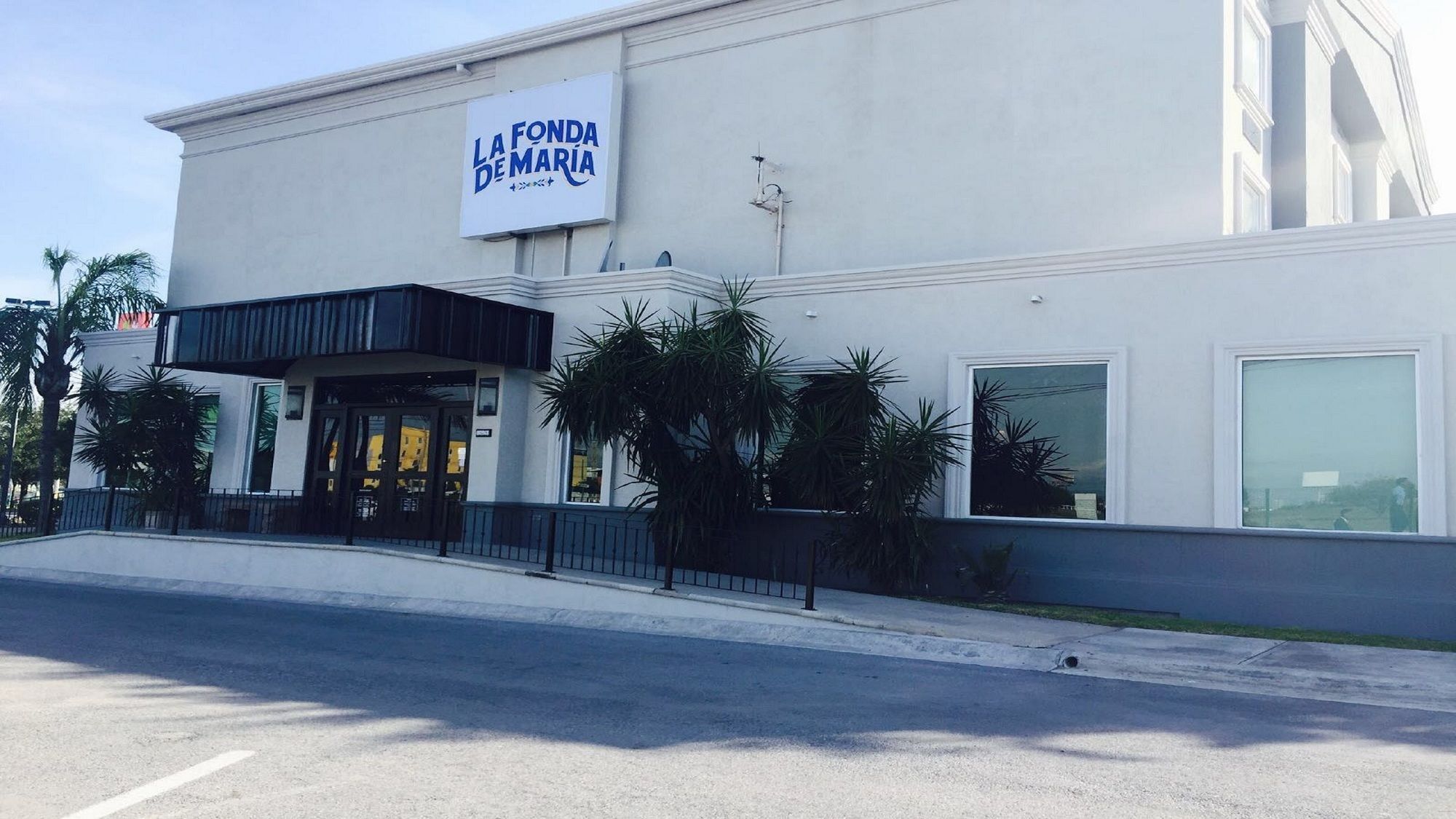 雷诺萨产业婆尼特假日酒店 外观 照片